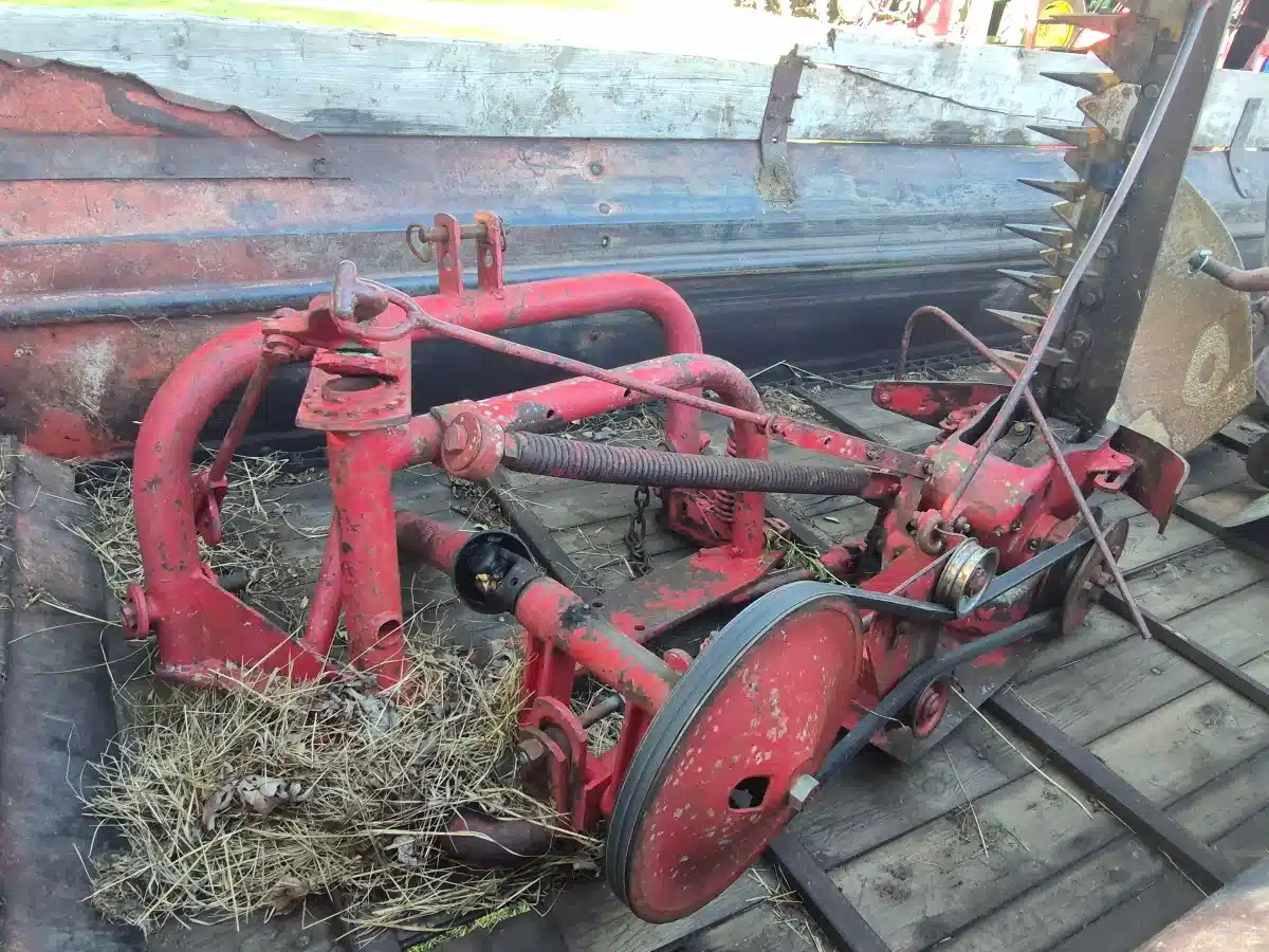 Gallery image 1 for Used Massey Ferguson 31 Mower - Sickle