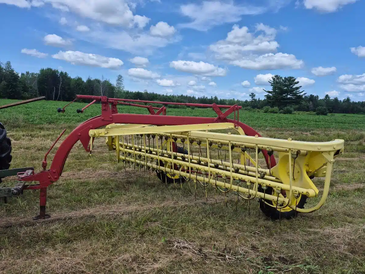 Gallery image 2 for Used New Holland 258 Rake