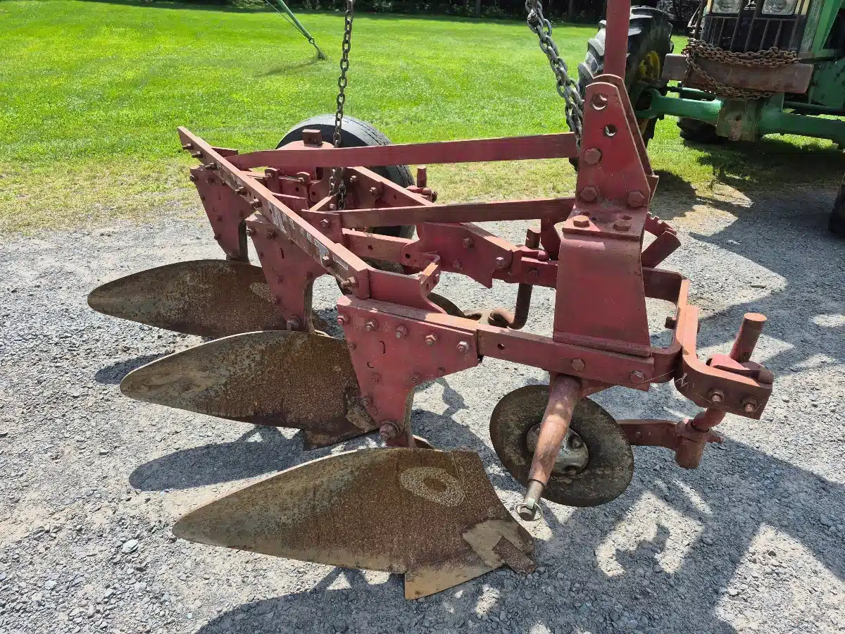 Gallery image 1 for Used White 3242 Plow