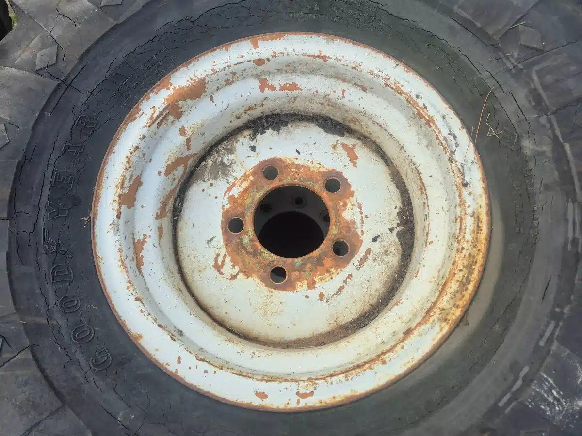 Gallery image 2 for Used Goodyear 16.5L-16.1 Tires