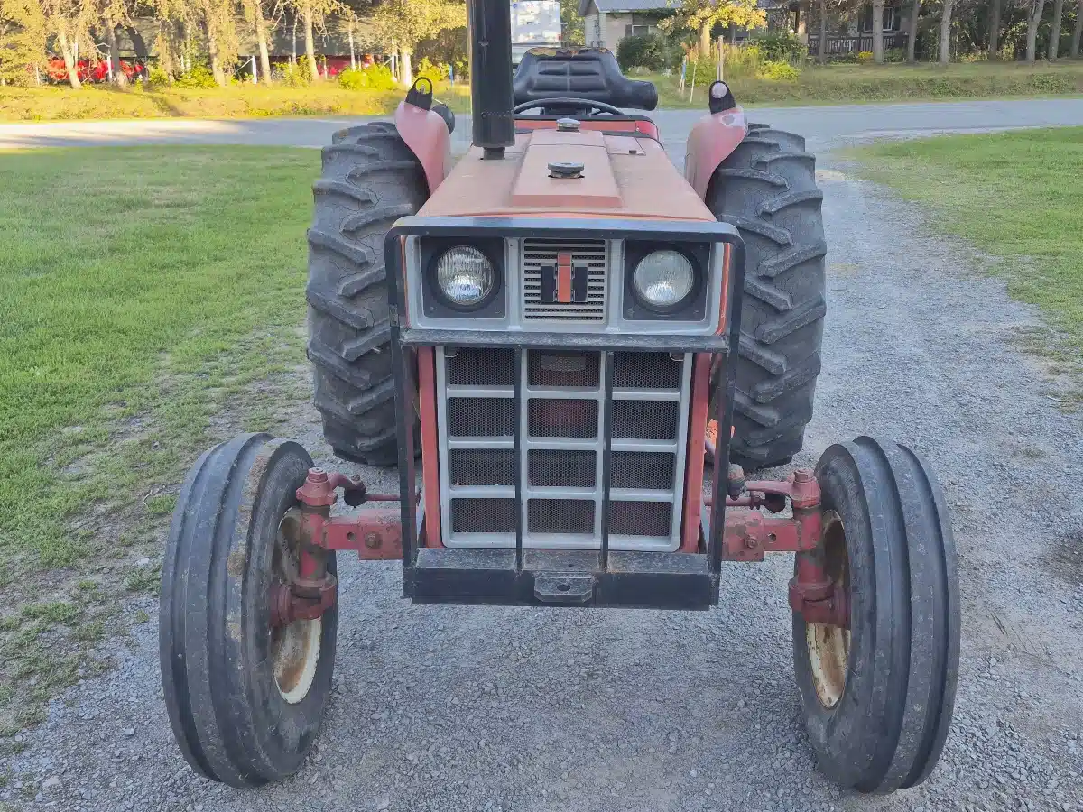 Gallery image 2 for Used 1980 International 384 Tractor