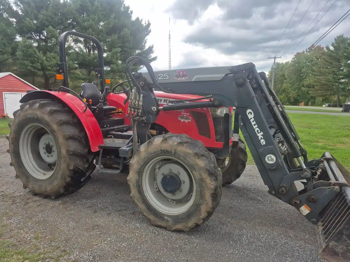 Gallery image 1 for Used 2007 Massey Ferguson 3635 Tractor