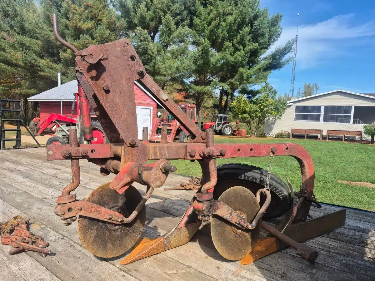 Gallery image 1 for Used David Brown 2 versoirs Plow