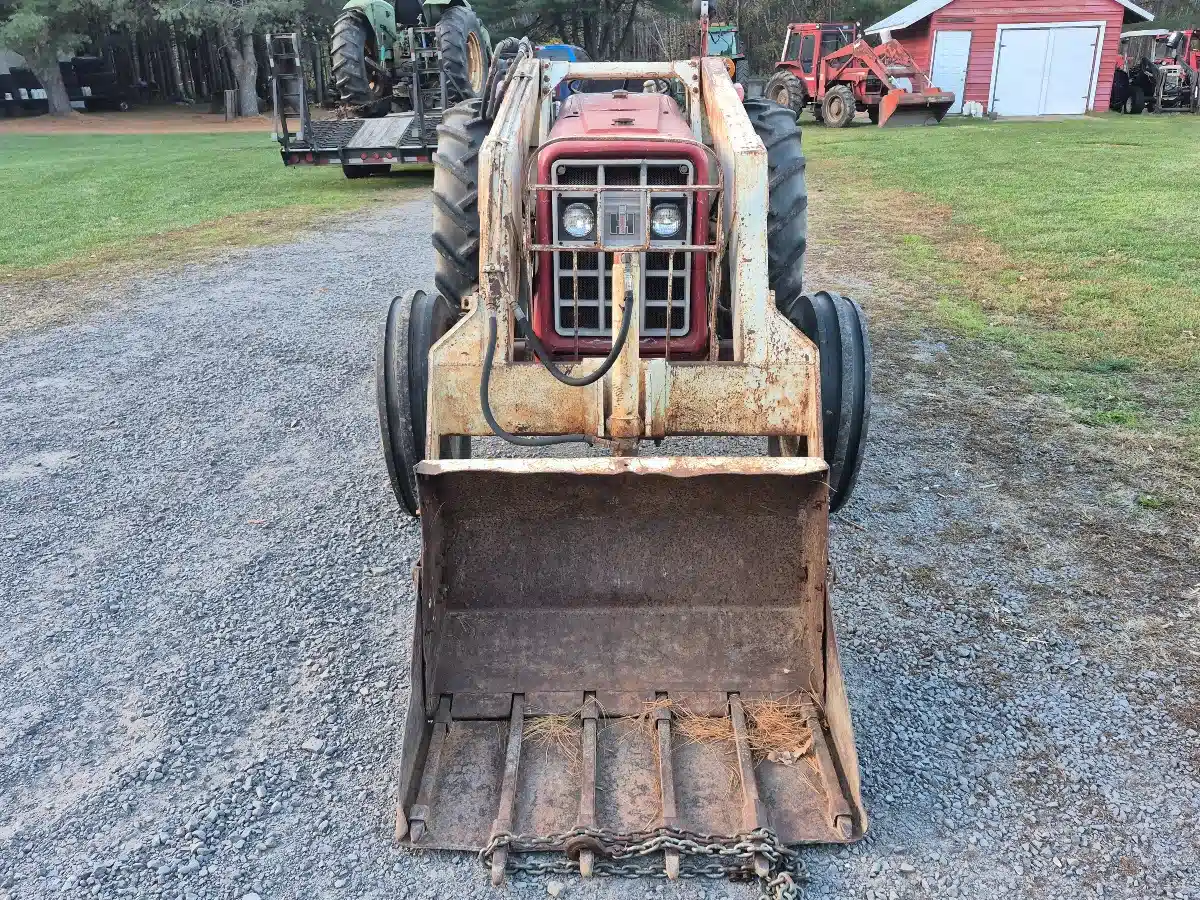 Gallery image 2 for Used 1977 International 444 Tractor