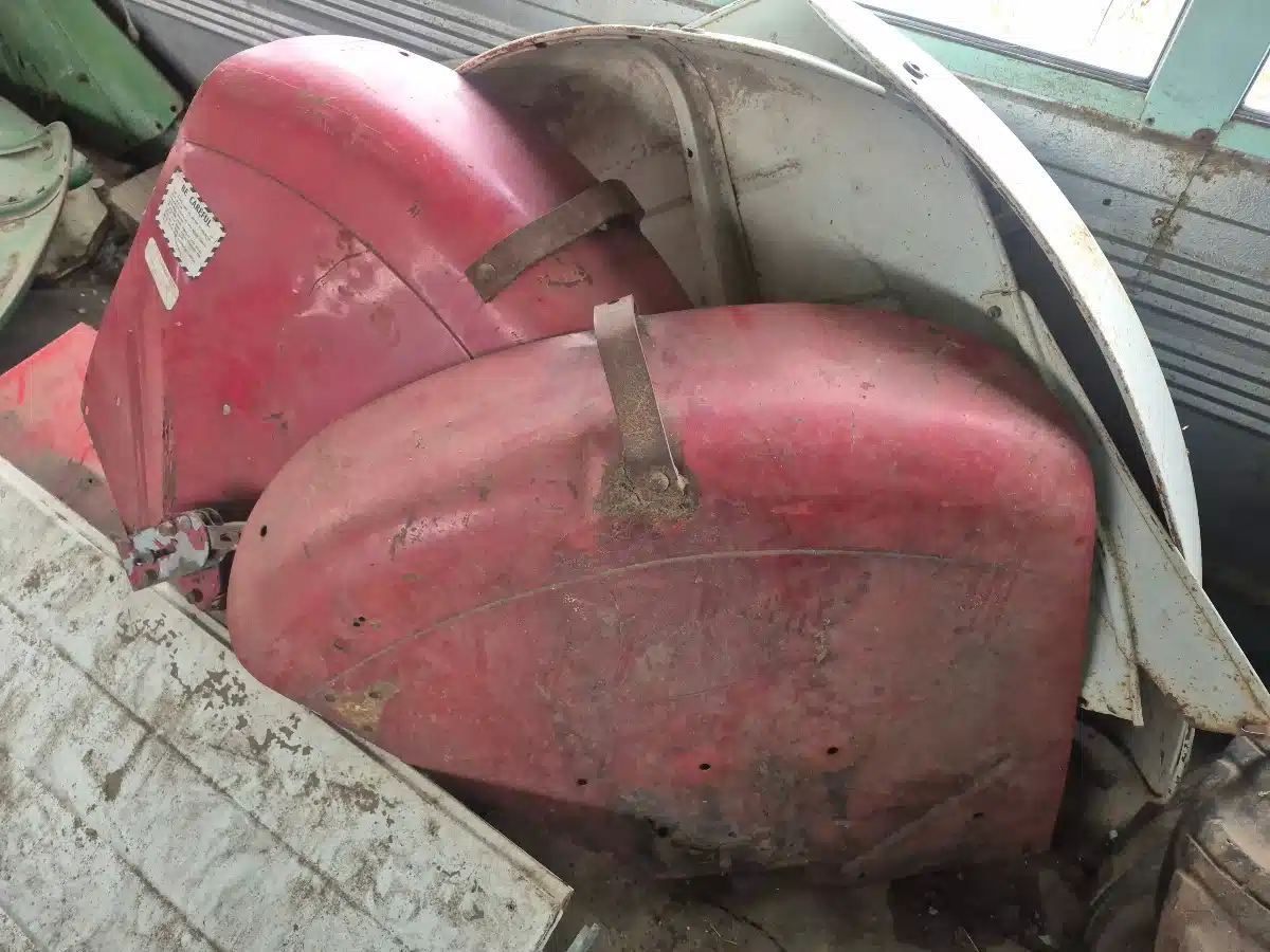 Gallery image 1 for Used International B414 ailes de tracteur Attachment