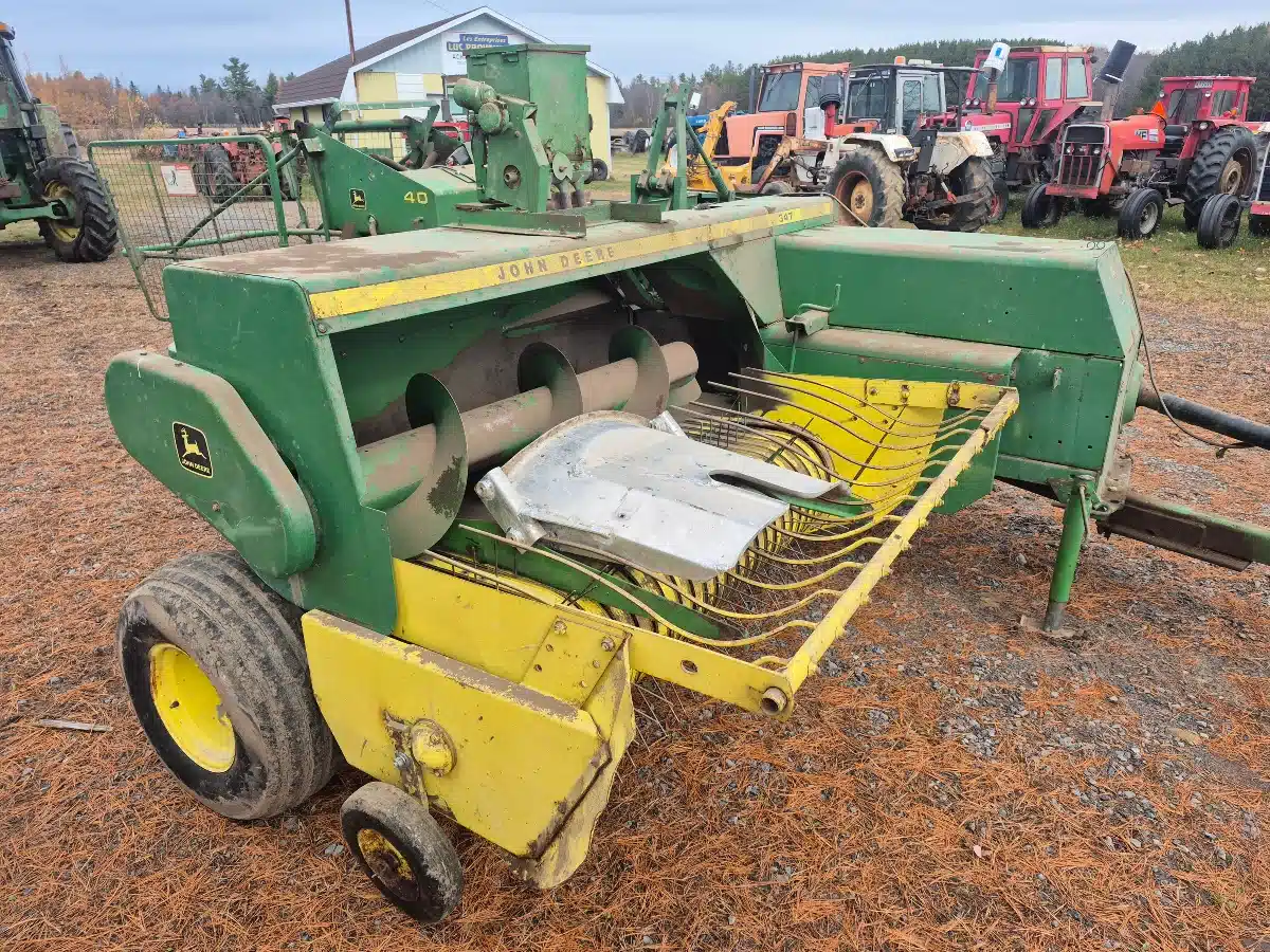 Gallery image 1 for Used John Deere 347 Square Baler - Small