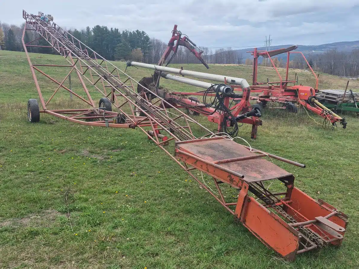 Gallery image 2 for Used Dynavent 44 pieds Bale Elevator