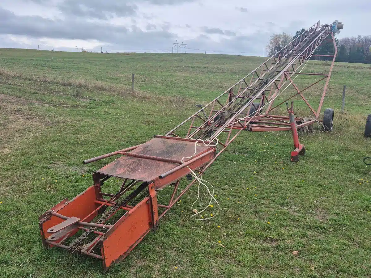 Used Dynavent 44 pieds Bale Elevator