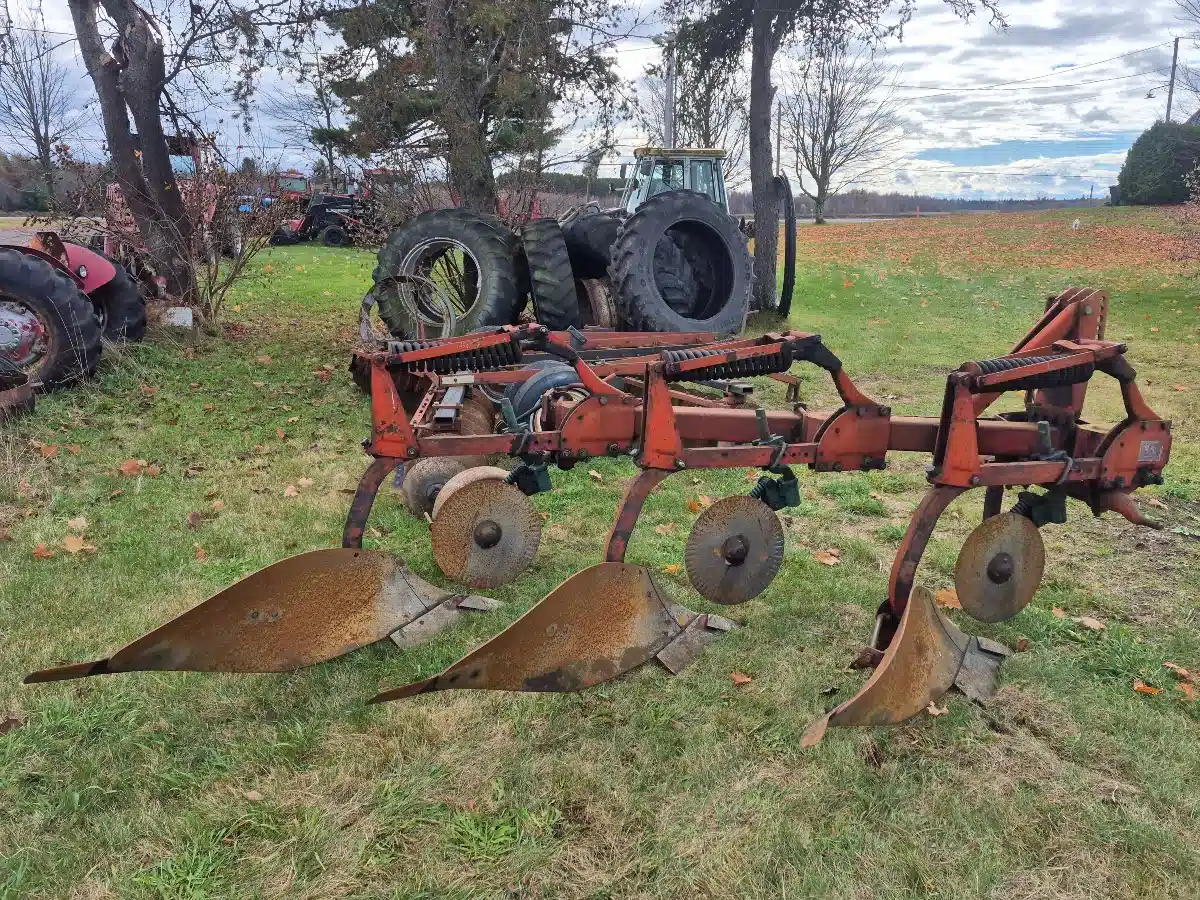 Gallery image 2 for Used Sanderum 3 versoirs Plow