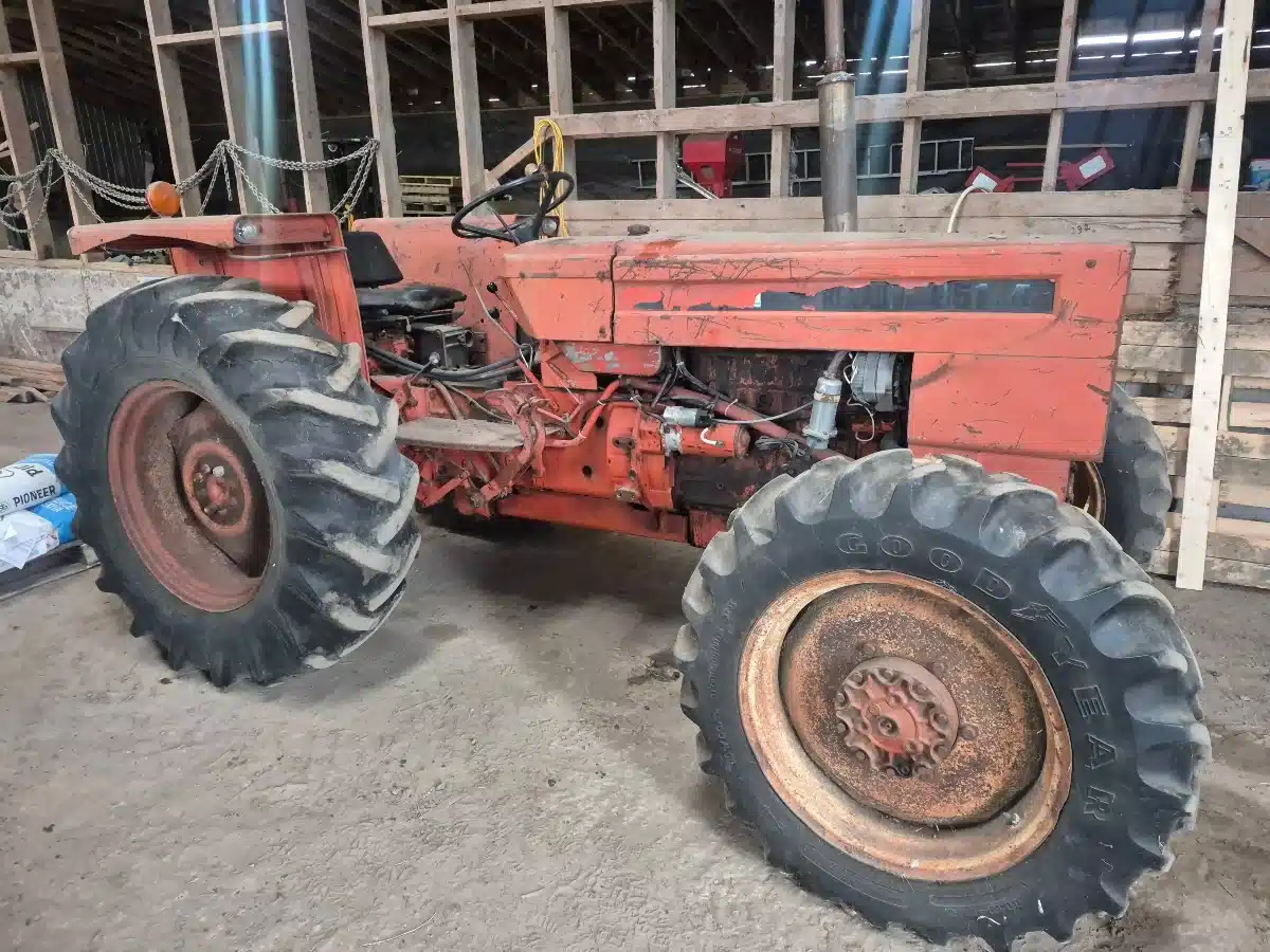 Photo de la Galerie 1 pour 1980 Renault 651-4 Tracteur
