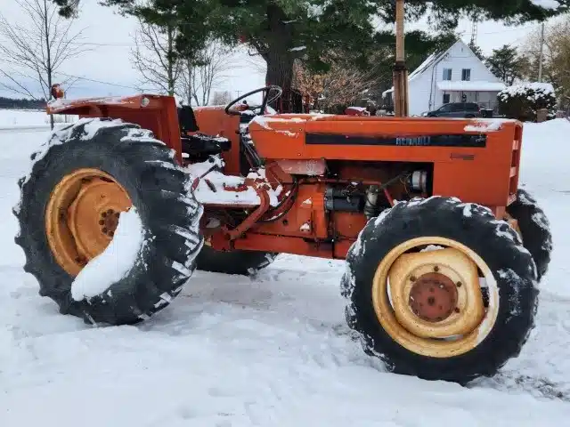 Used 1980 Renault 651-4 Tractor