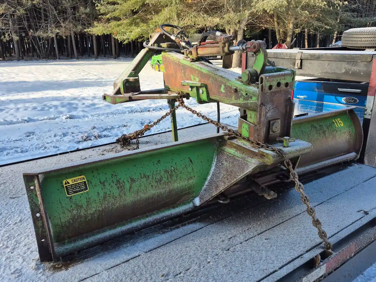 Gallery image 1 for John Deere 115 Blade
