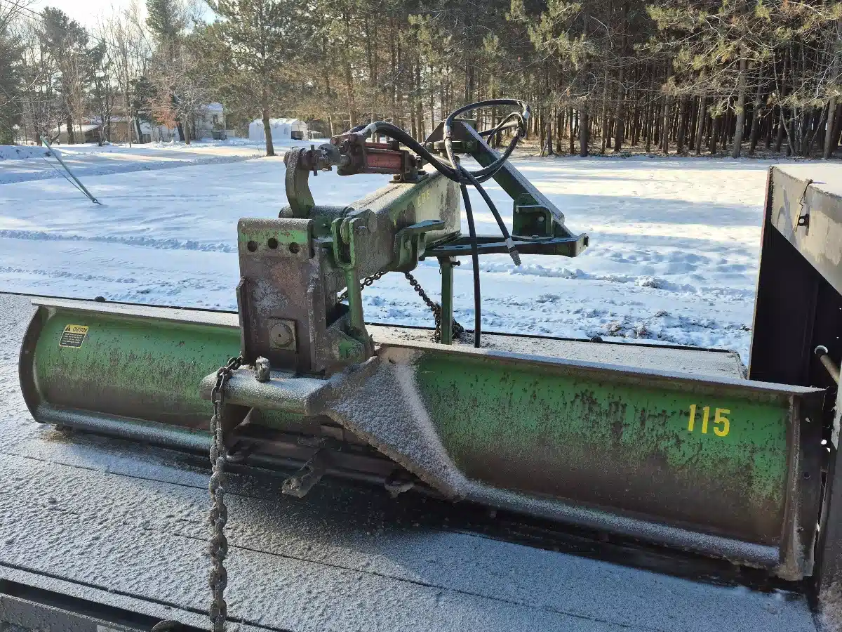 Gallery image 2 for John Deere 115 Blade