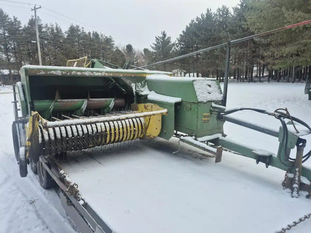 Gallery image 1 for Used John Deere 327 Square Baler - Small