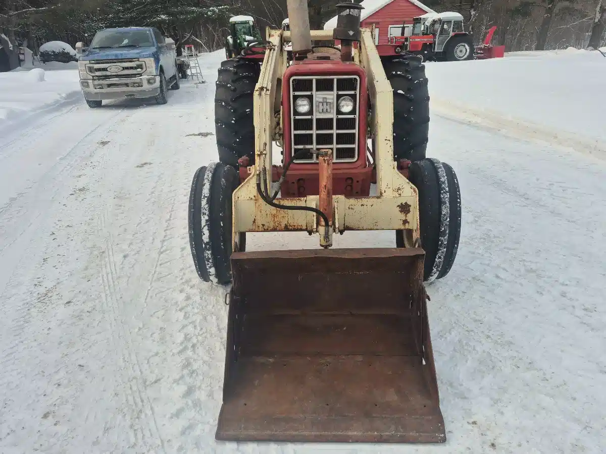 Gallery image 2 for 1973 International 574 Tractor