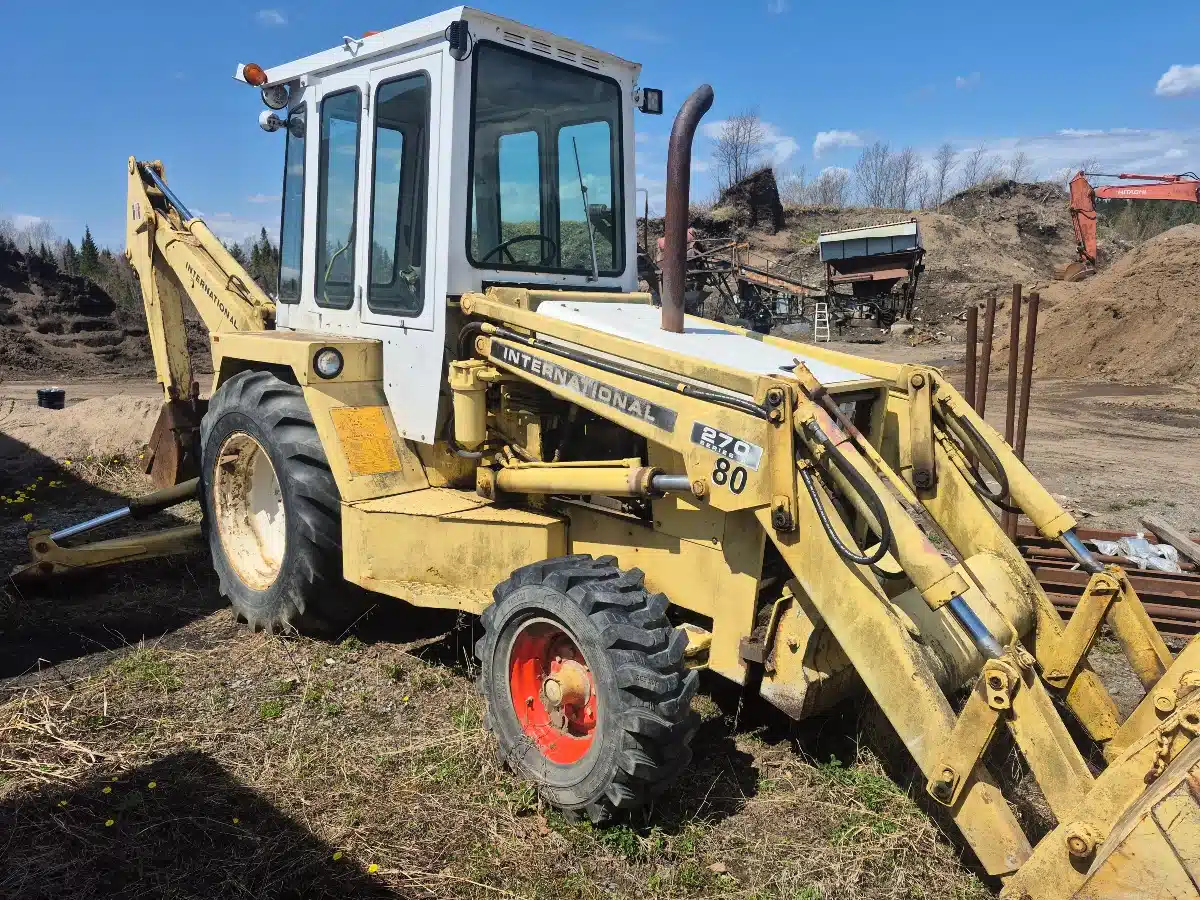 Gallery image 1 for 1975 International 270A Backhoe Loader