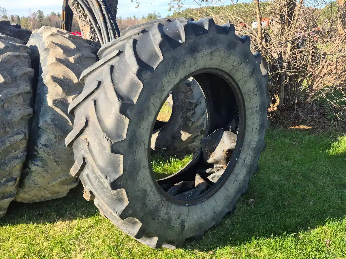 Gallery image 1 for Michelin 600/65R38 XM108 Tires