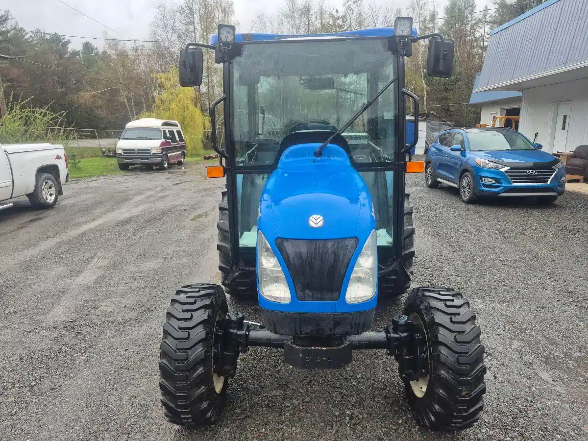 Photo de la Galerie 2 pour 2013 New Holland BOOMER 3050 série II Tracteur