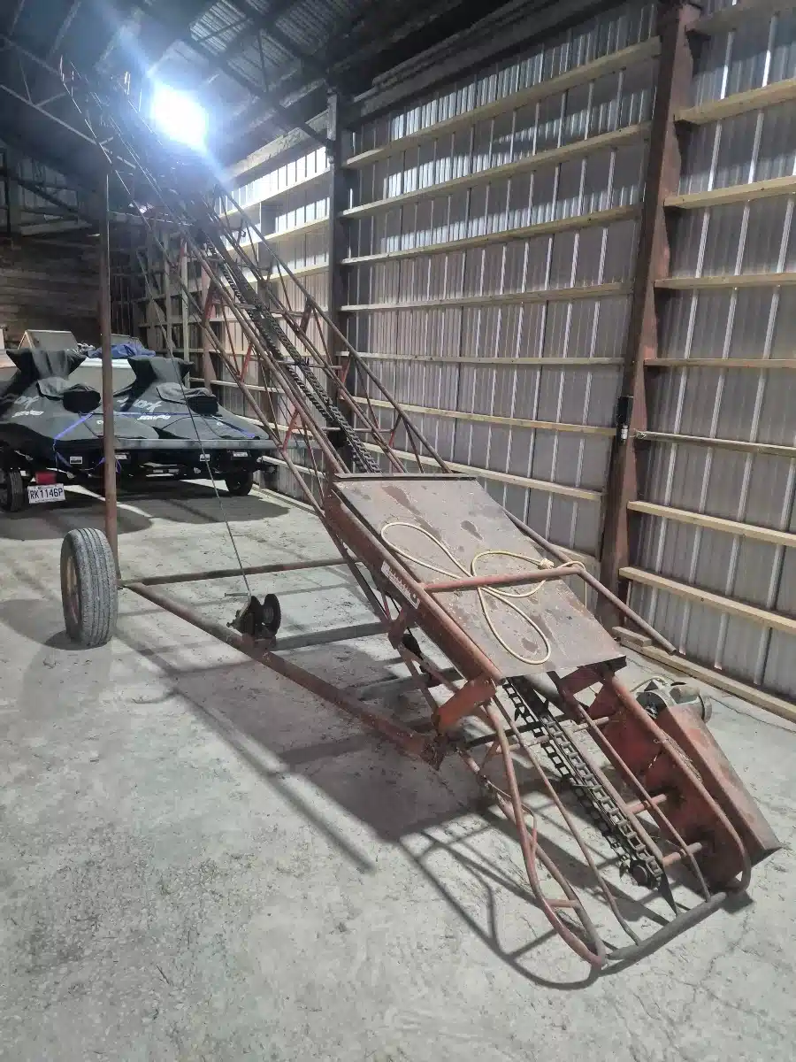 Gallery image 1 for Dynavent 28 pieds Bale Elevator