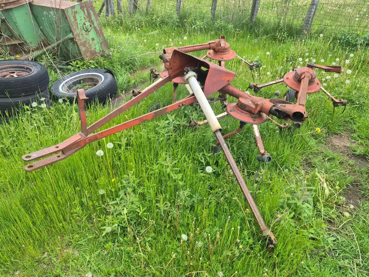 Gallery image 2 for Fahr 13 pieds Tedder Rake