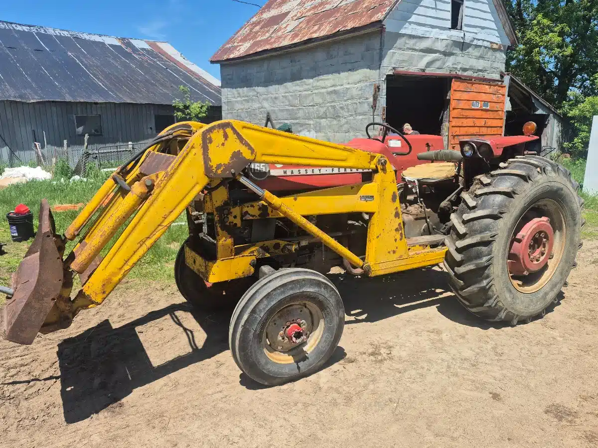 Photo de la Galerie 2 pour 1970 Massey Ferguson 165 Tracteur