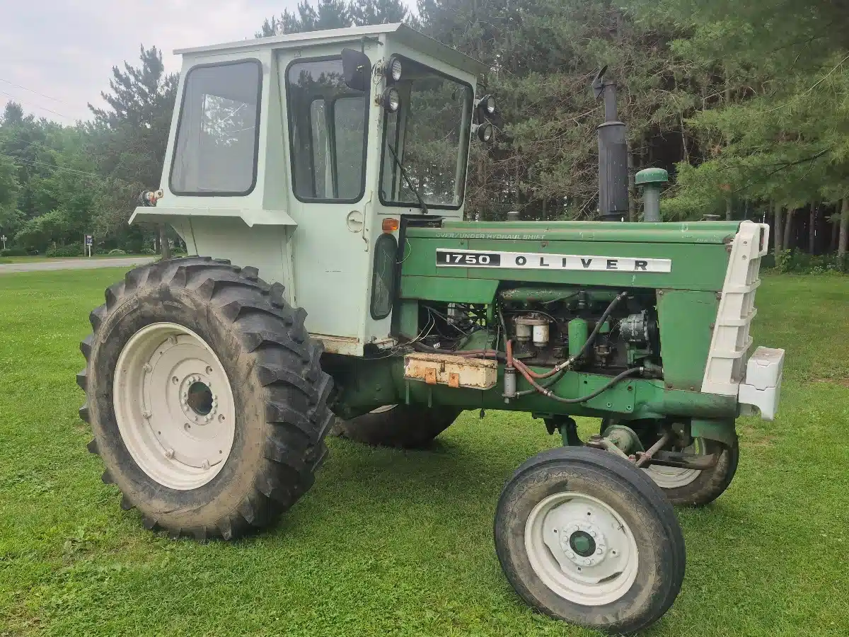Photo de la Galerie 1 pour 1969 Oliver 1750 Tracteur