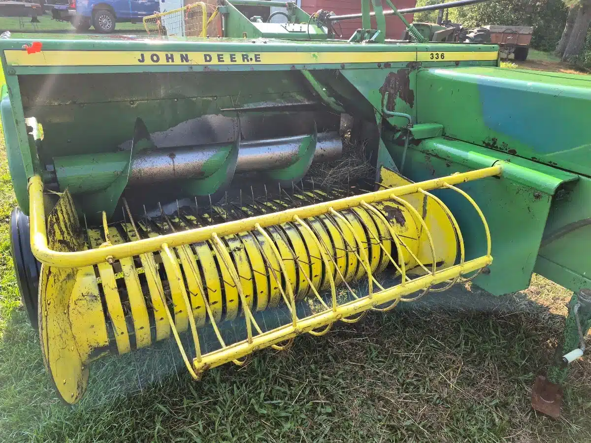 Gallery image 2 for John Deere 336 Square Baler - Small