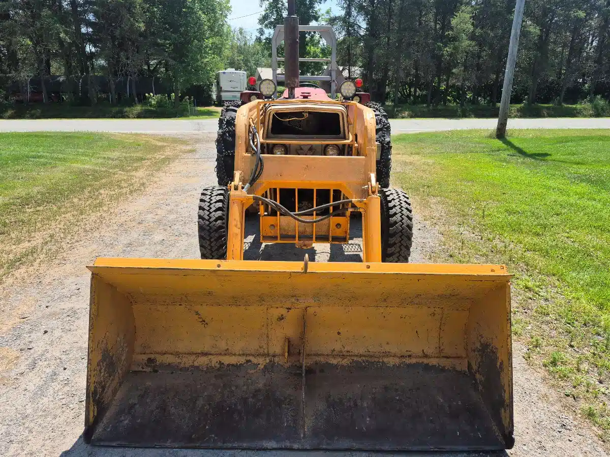 Photo de la Galerie 2 pour 1976 Massey Ferguson 265 Tracteur