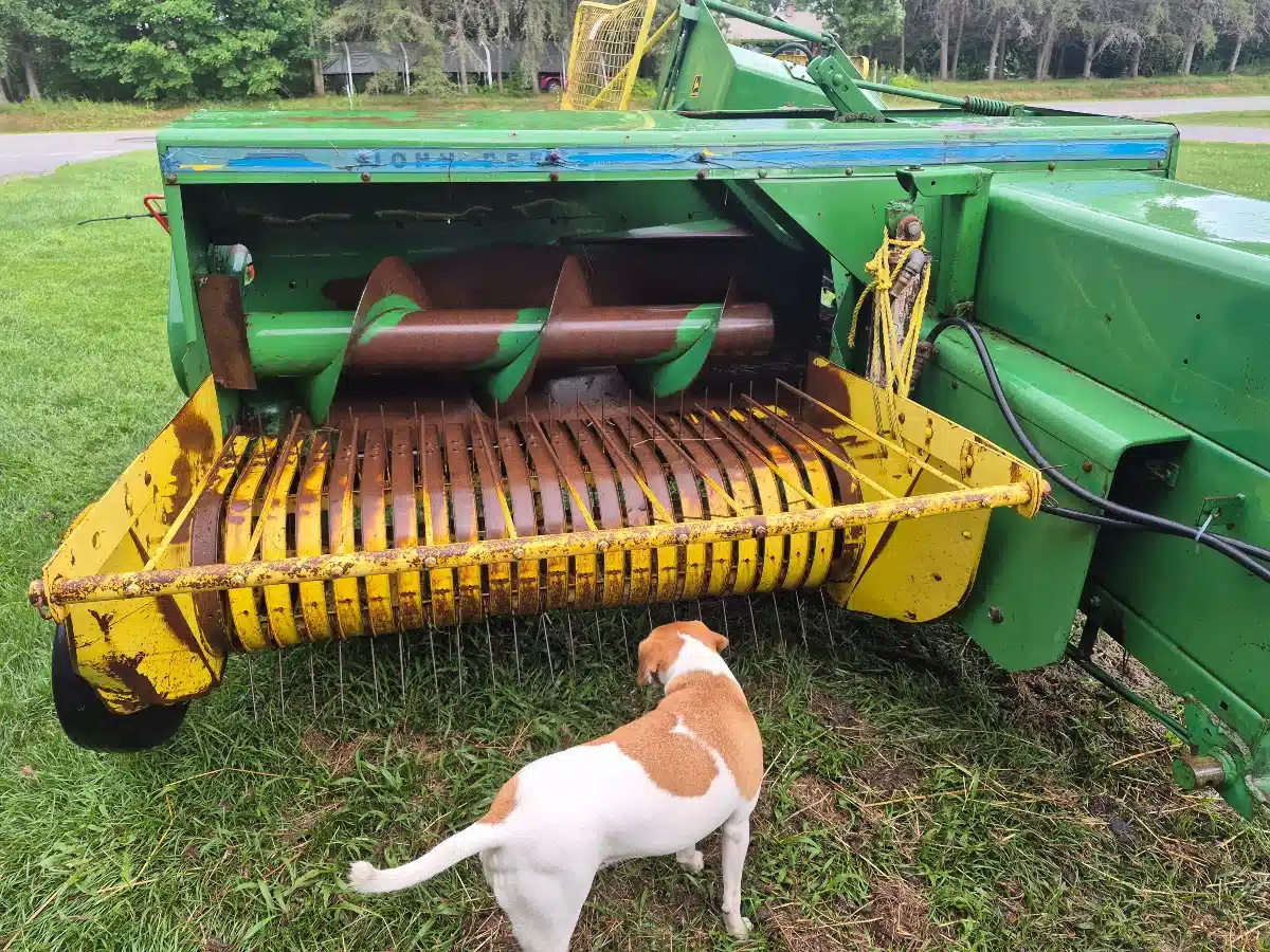 Gallery image 2 for John Deere 327 Square Baler - Small