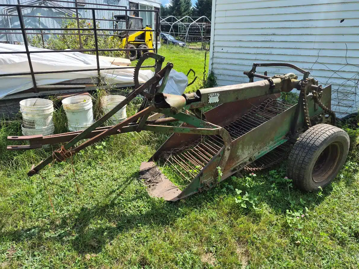 Gallery image 1 for Oliver Arrache-patate Swather-PT