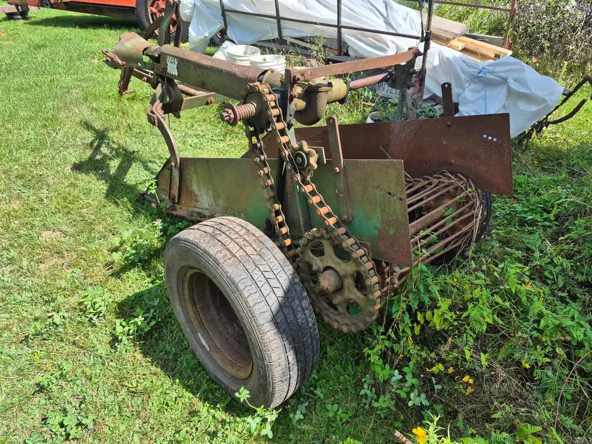 Gallery image 2 for Oliver Arrache-patate Swather-PT