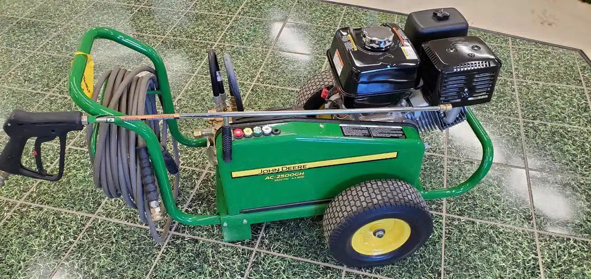 Gallery image 2 for Used 2016 John Deere AC-2500GH Pressure Washer