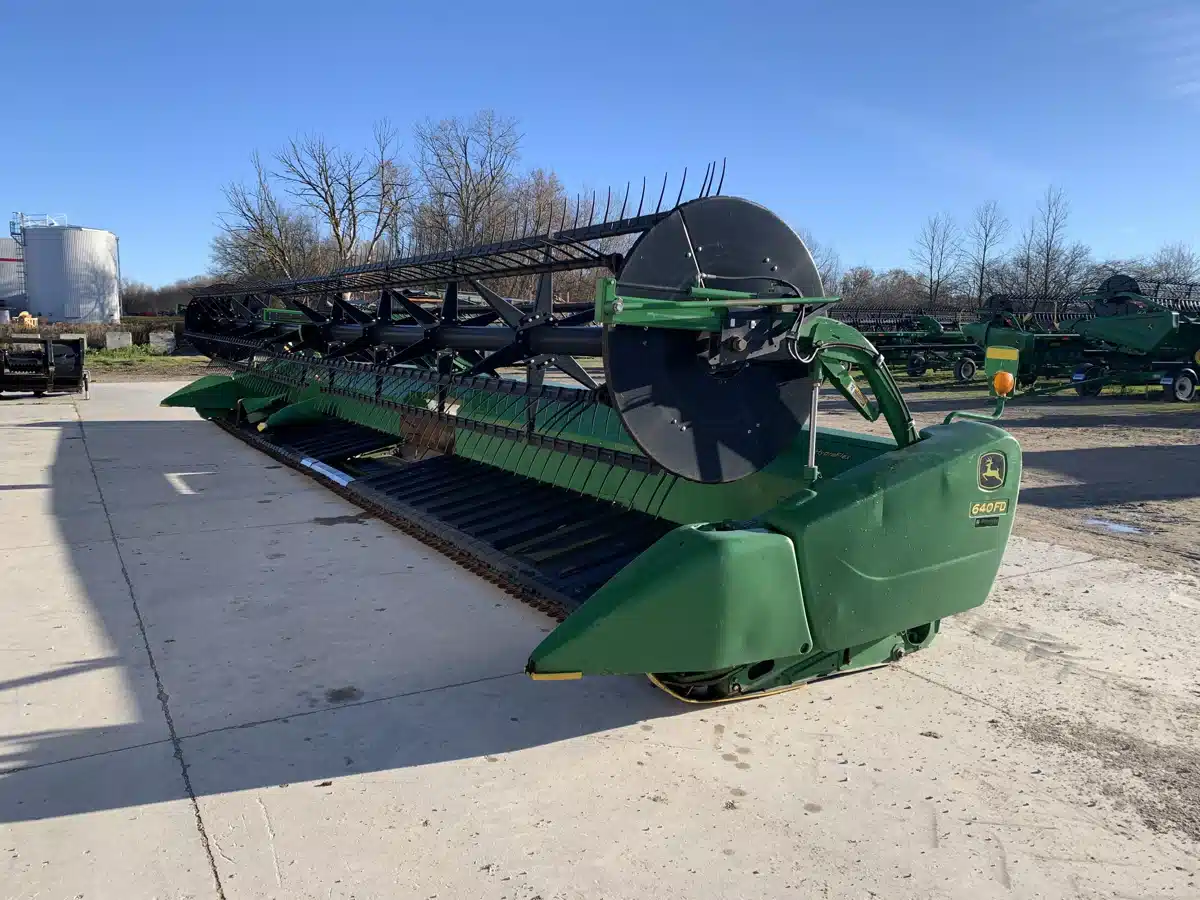 Gallery image 1 for Used 2014 John Deere 640FD Header - Draper