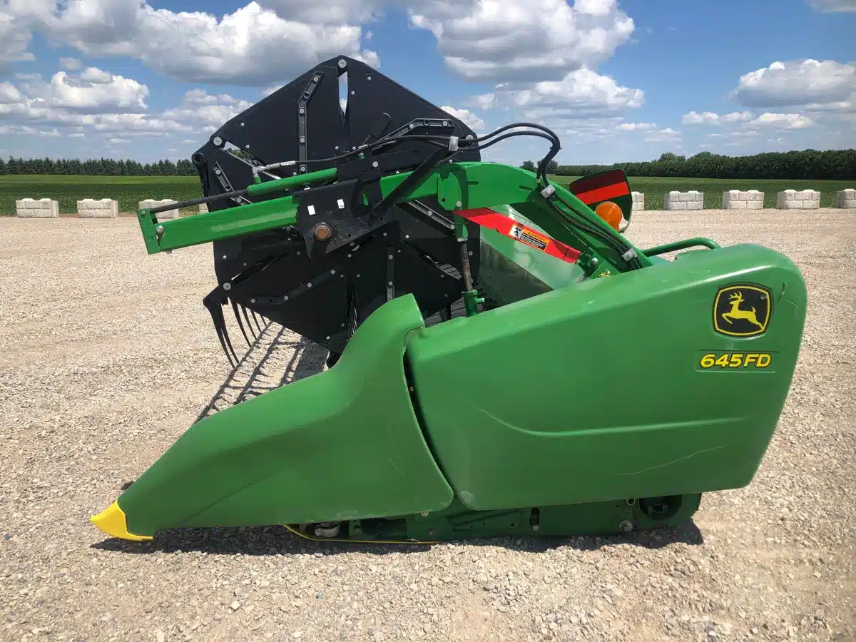 Gallery image 2 for Used 2018 John Deere 645FD Header - Draper