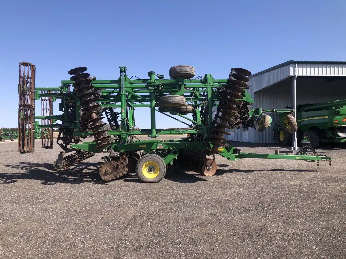 Gallery image 1 for Used 2013 John Deere 2623VT Vertical Tillage