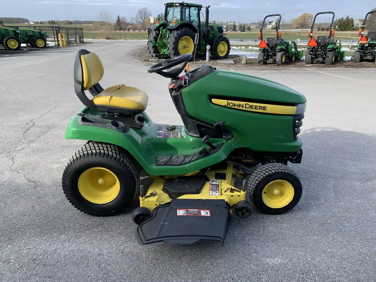 Gallery image 2 for Used 2011 John Deere X320 Lawn Tractor