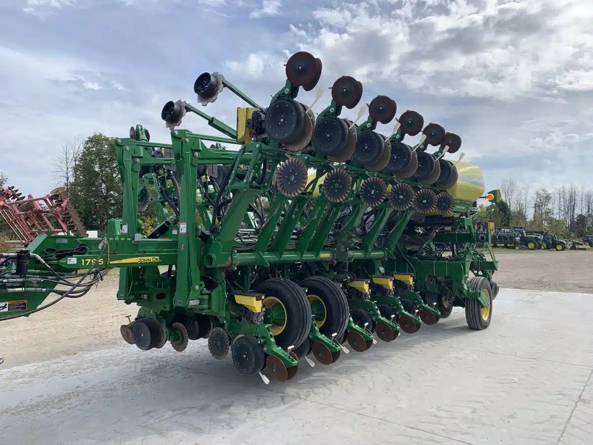 Gallery image 1 for Used 2019 John Deere 1795 Planter