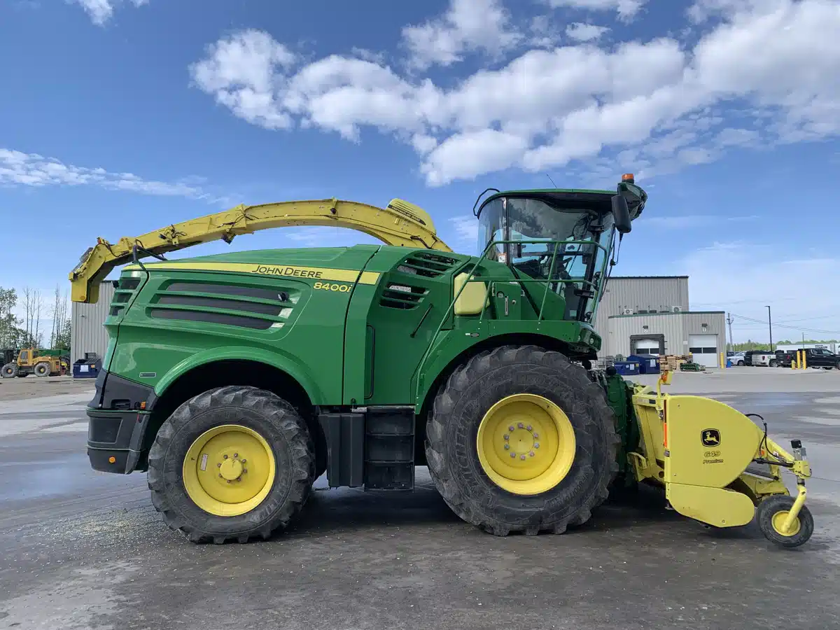Gallery image 1 for Used 2021 John Deere 8400 Forage Harvester