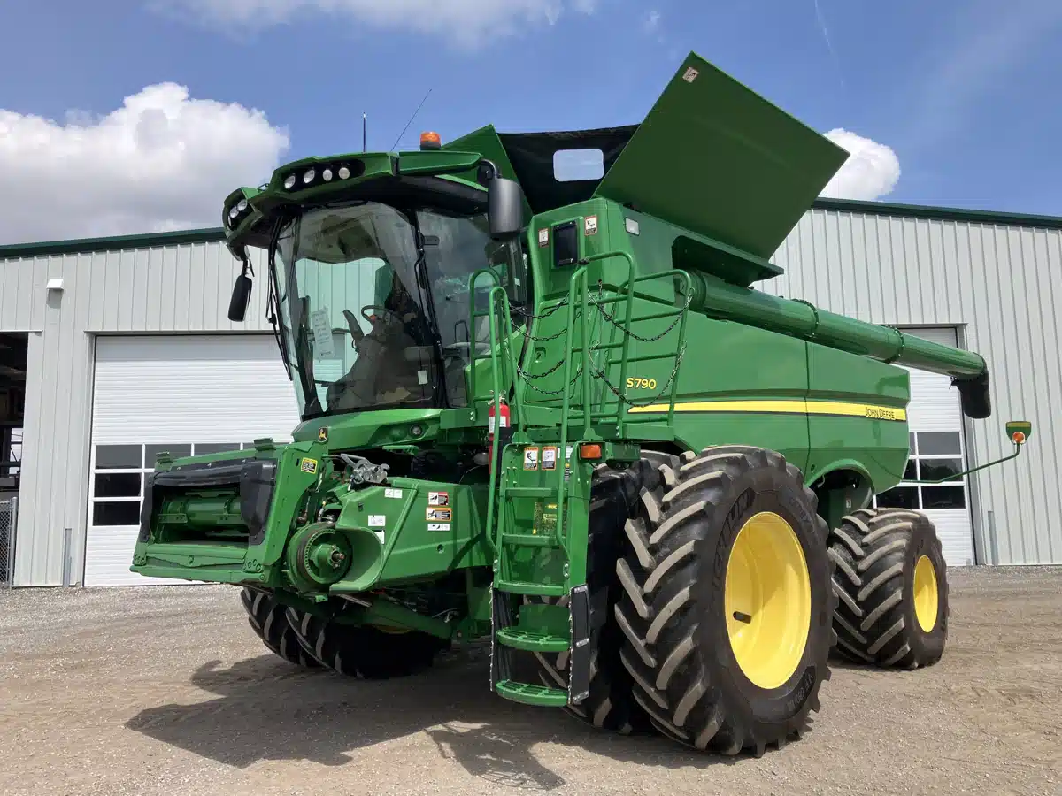 Gallery image 1 for Used 2018 John Deere S790 Combine