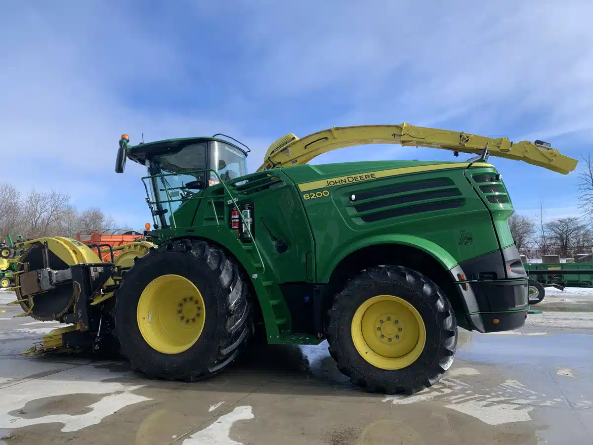 Gallery image 1 for Used 2022 John Deere 8200 Forage Harvester