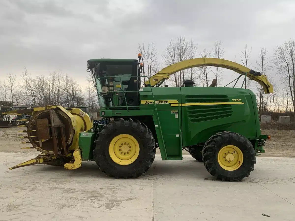Gallery image 2 for Used 2008 John Deere 7250 Forage Harvester