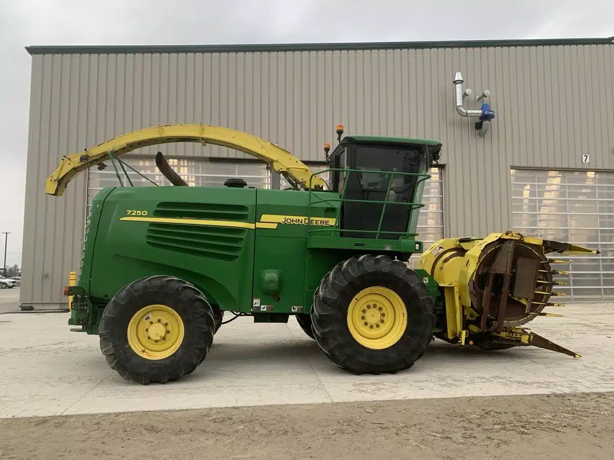 Gallery image 1 for Used 2008 John Deere 7250 Forage Harvester