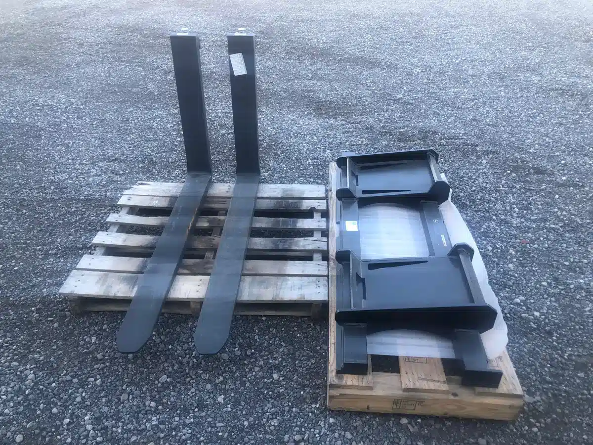 Gallery image 2 for Used 2023 John Deere BYT10083 Front End Loader