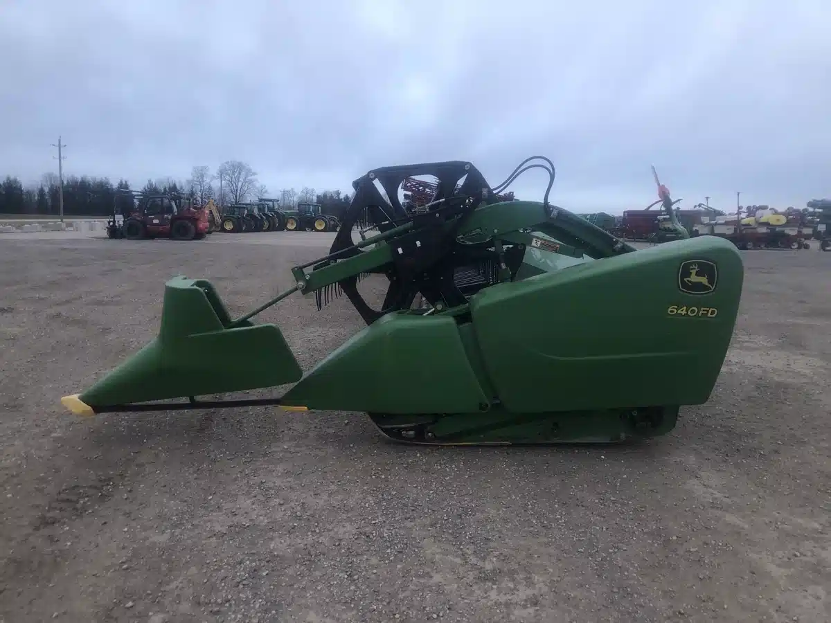 Gallery image 2 for Used 2013 John Deere 640FD Header - Draper