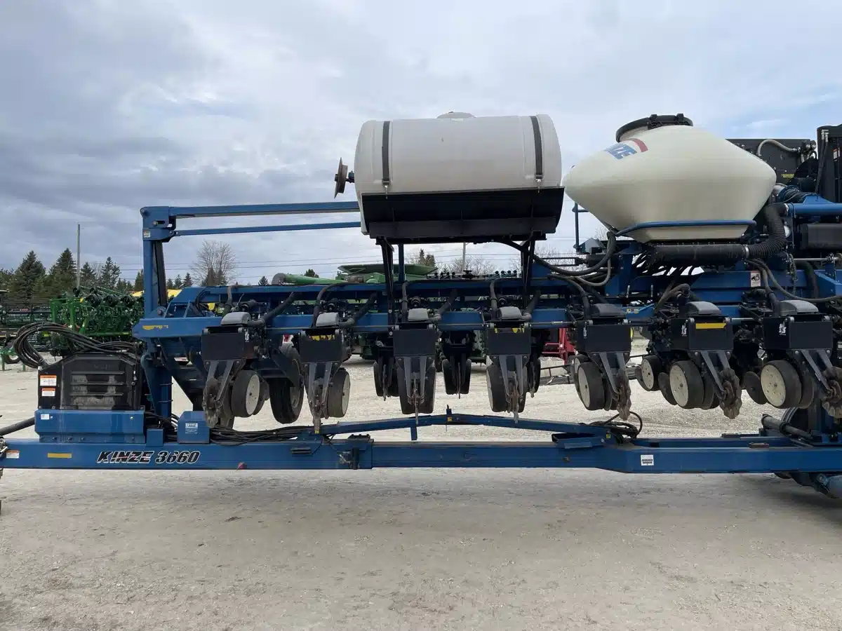 Gallery image 2 for Used 2009 Kinze 3660 Planter