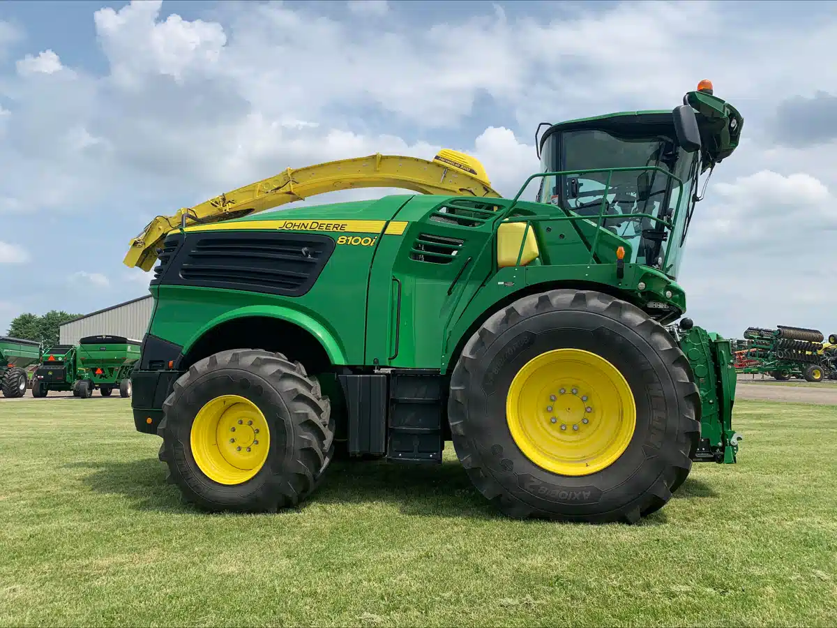 Gallery image 2 for Used 2023 John Deere 8100 Forage Harvester