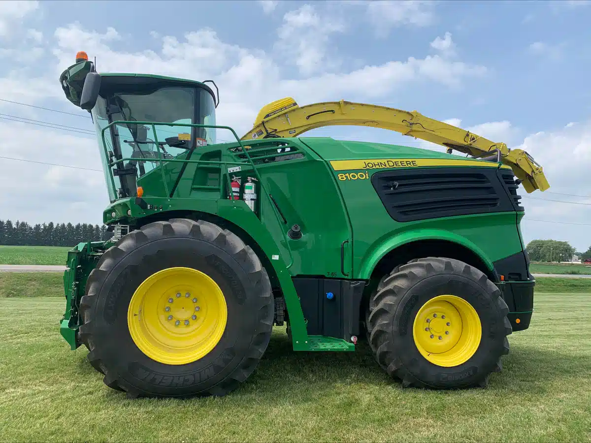Gallery image 1 for Used 2023 John Deere 8100 Forage Harvester