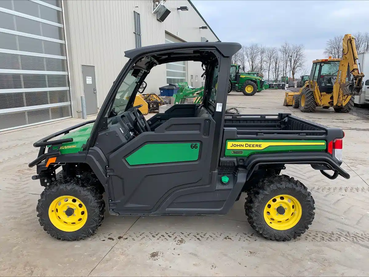 Gallery image 1 for 2023 John Deere XUV 865M Utility Vehicle