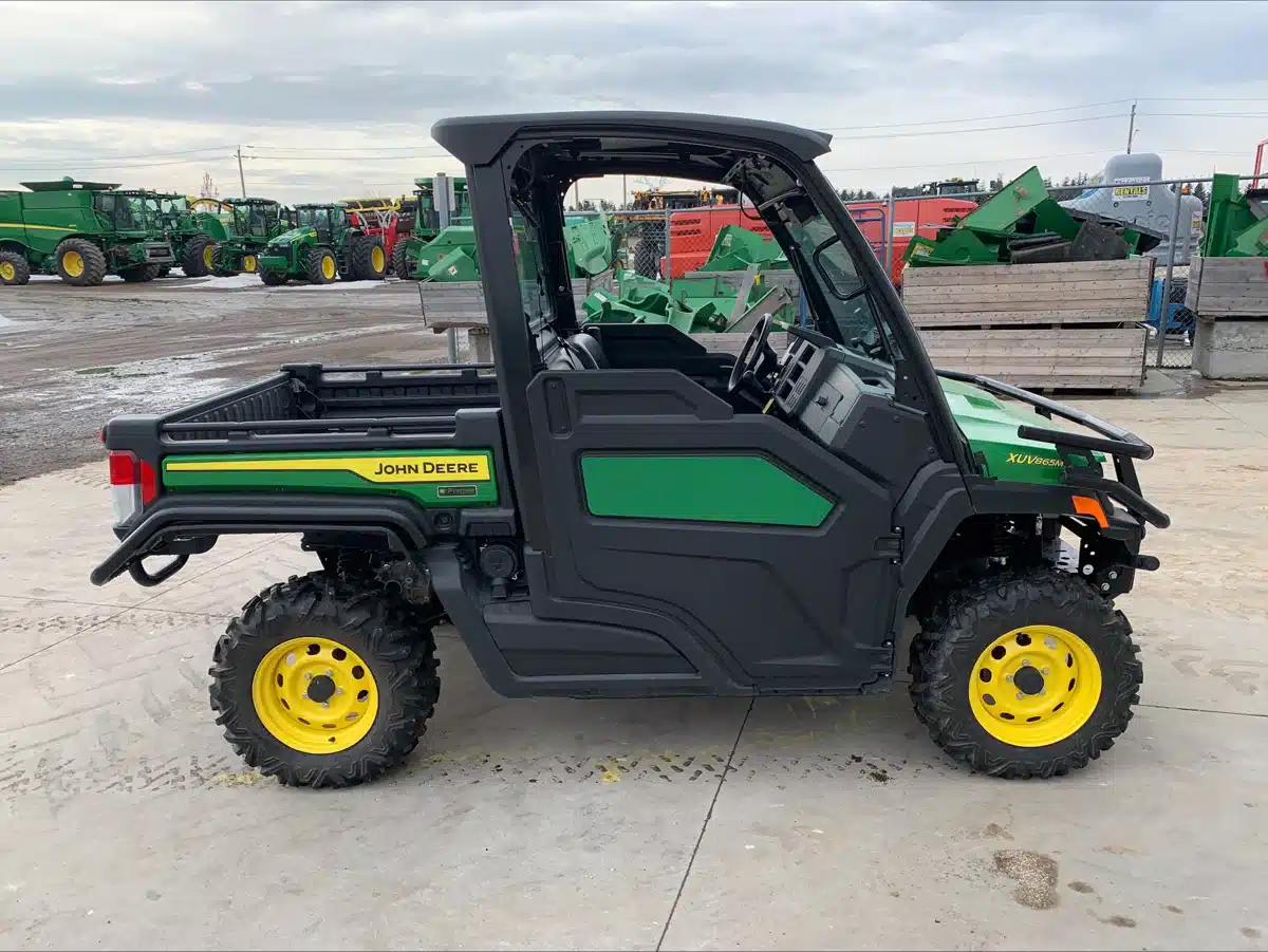 Gallery image 2 for 2023 John Deere XUV 865M Utility Vehicle