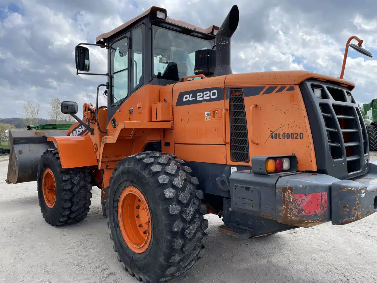 Gallery image 2 for Used 2013 Doosan DL 220 Wheel Loader